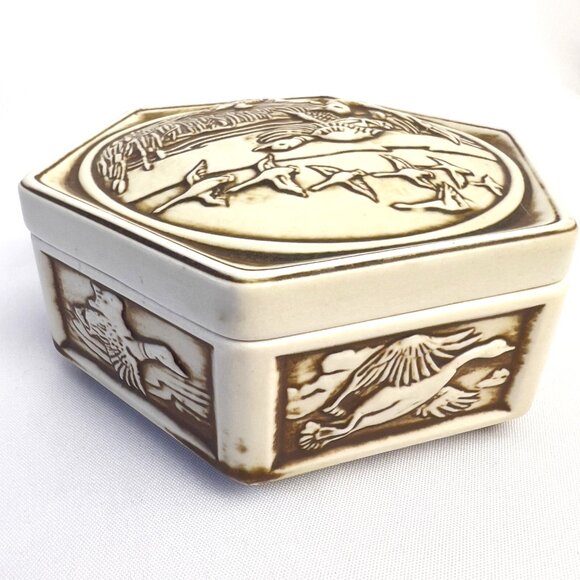 Avon 1980 Ceramic Trinket Box Handcrafted in Brazil Duck Relief Nature Scene - Picture 5 of 10